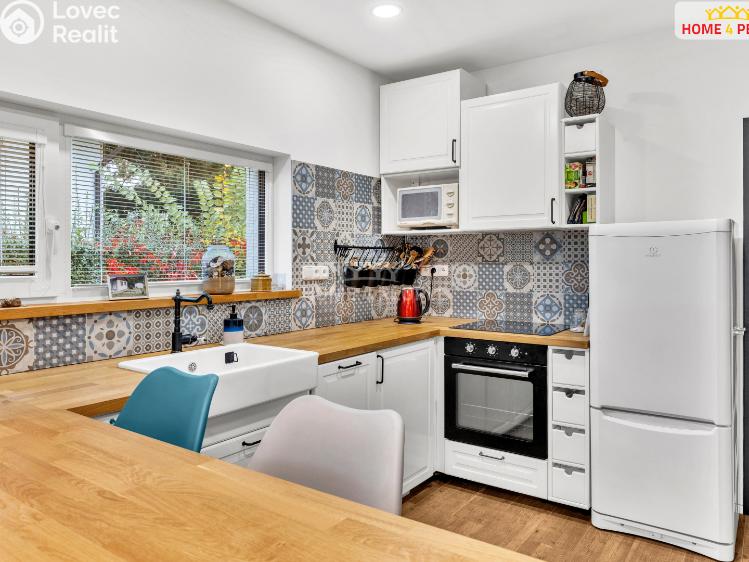 Prodej chaty Káraný, B. Němcové č. 10