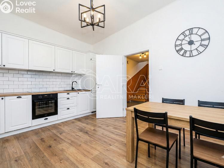 Prodej rodinného domu Jirny, Čapkova 252 č. 4