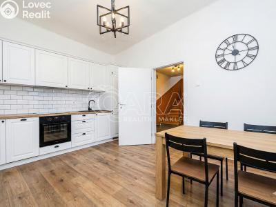 Продаж сімейного будинку Jirny, Čapkova 252 č. 4