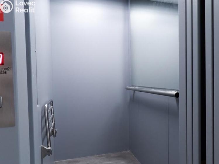 Pronájem bytu 1+KK Praha, Křížová č. 8