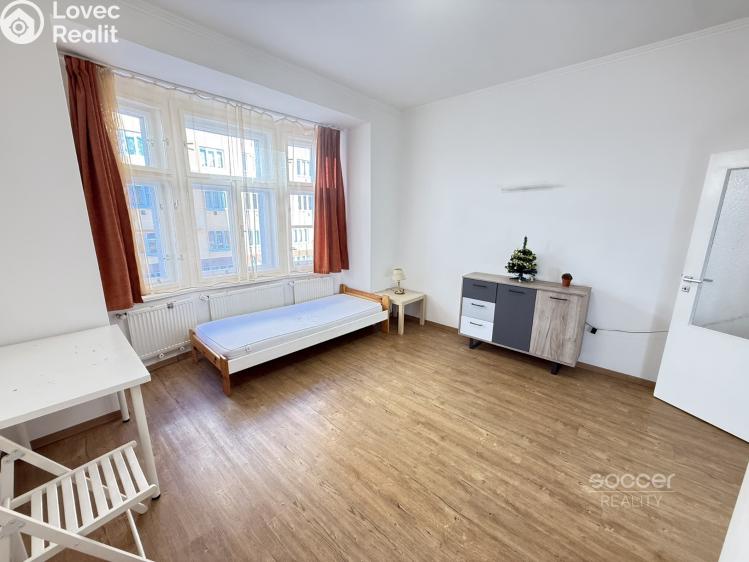 Pronájem bytu 1+KK Praha, Jeseniova č. 2