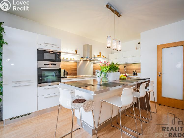 Sale apartment 4+KK Praha, Raichlova č. 4