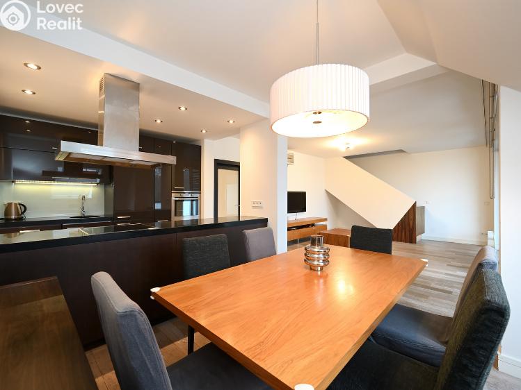 Аренда квартиры 5+KK Praha, Mezilehlá 326/1 č. 11