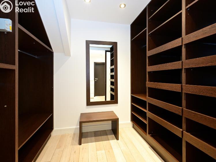 Аренда квартиры 5+KK Praha, Mezilehlá 326/1 č. 17