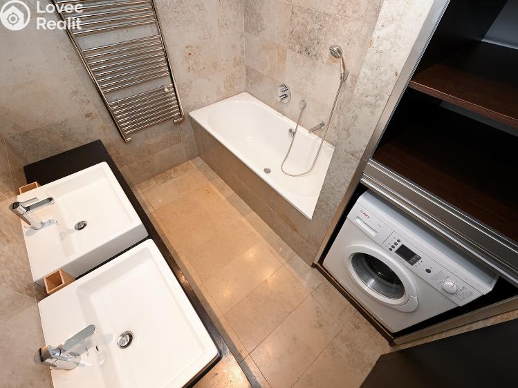 Аренда квартиры 5+KK Praha, Mezilehlá 326/1 č. 18