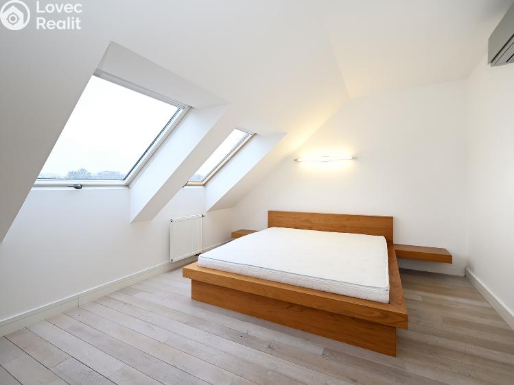 Аренда квартиры 5+KK Praha, Mezilehlá 326/1 č. 23