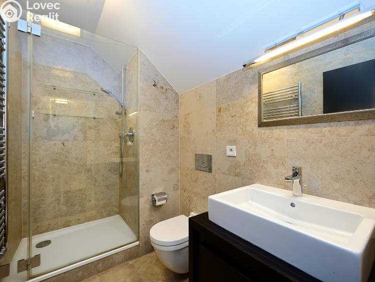 Аренда квартиры 5+KK Praha, Mezilehlá 326/1 č. 32