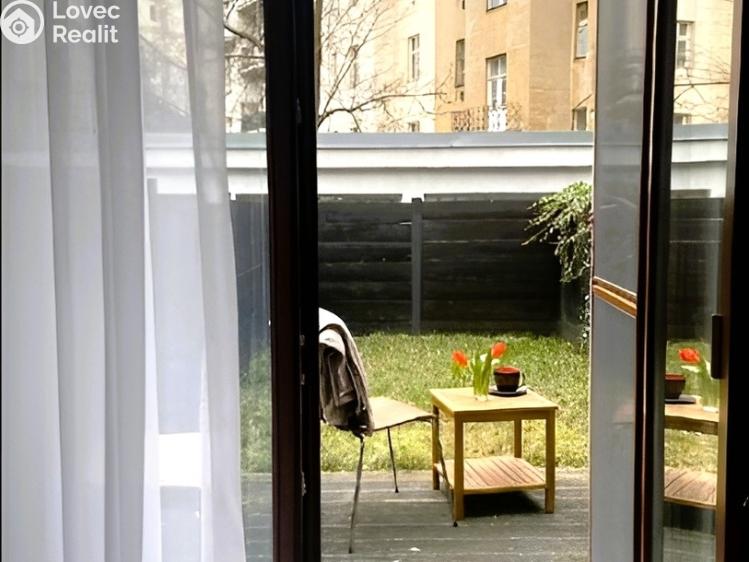 Pronájem bytu 1+KK Praha, Francouzská č. 3