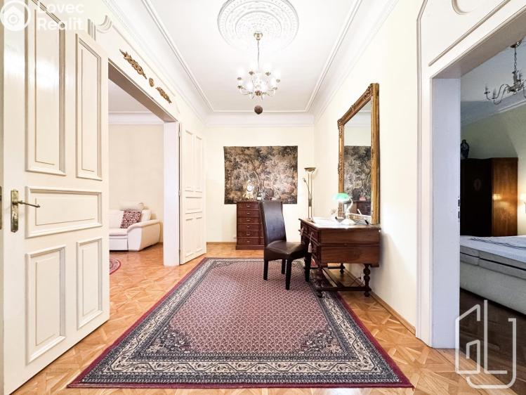 Pronájem bytu 4+1 Praha, Všehrdova 447/10 č. 17