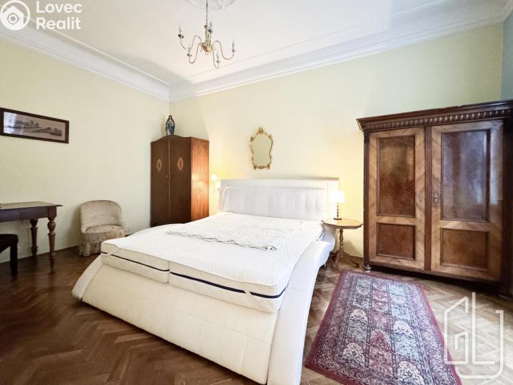 Pronájem bytu 4+1 Praha, Všehrdova 447/10 č. 1