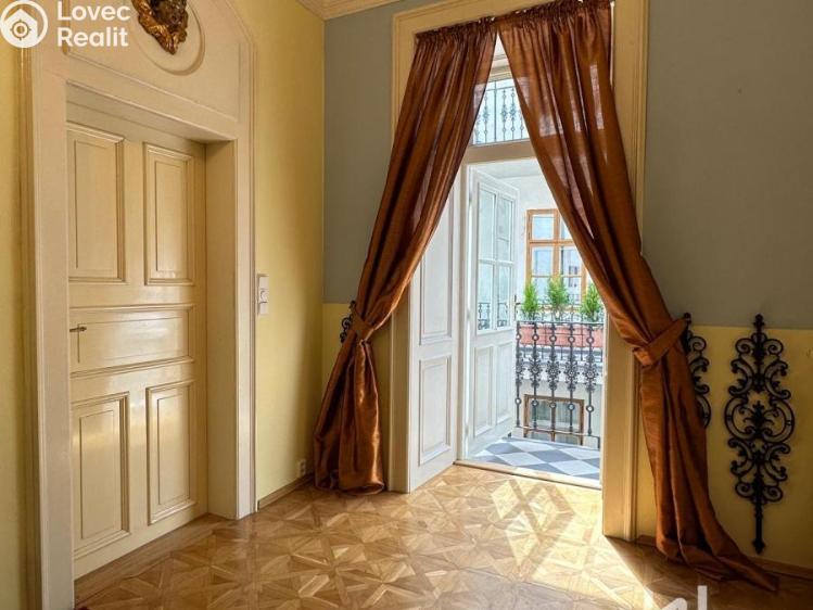 Pronájem bytu 4+1 Praha, Všehrdova 447/10 č. 11