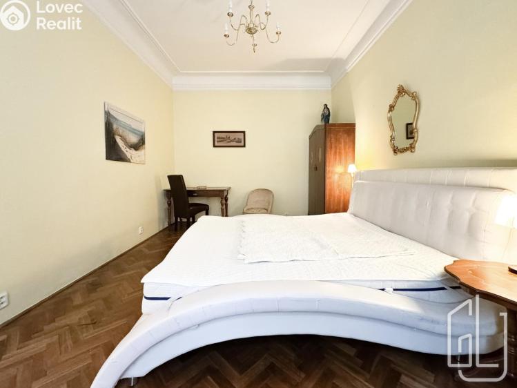 Pronájem bytu 4+1 Praha, Všehrdova 447/10 č. 12