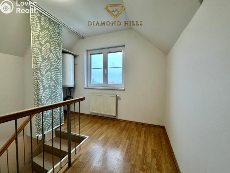 Pronájem bytu 3+KK Holubice, Lipová č. 7