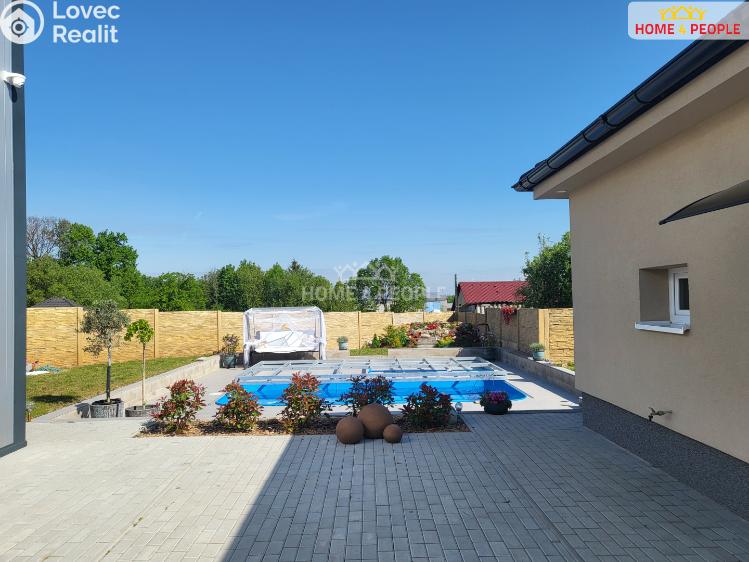 Prodej rodinného domu Rostoklaty č. 11