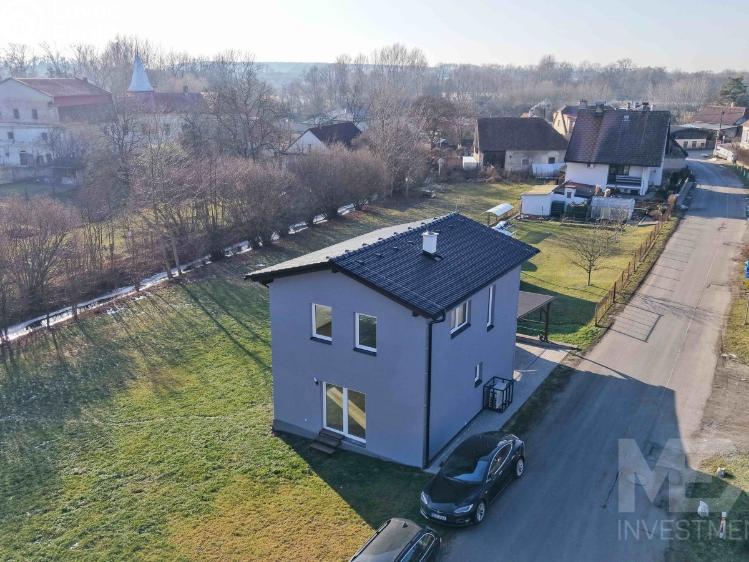 Prodej rodinného domu Uhersko č. 8