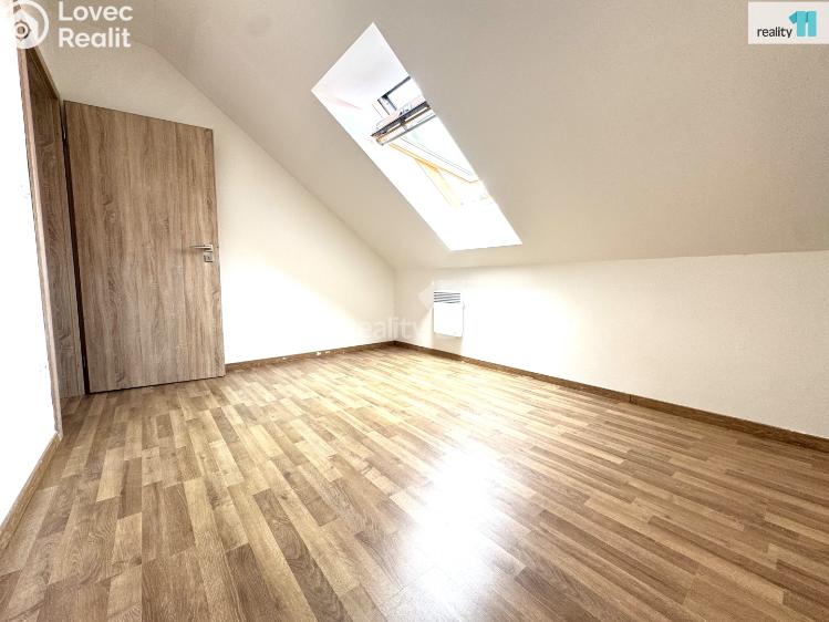 Pronájem bytu 3+KK Jeneč, Lidická č. 8