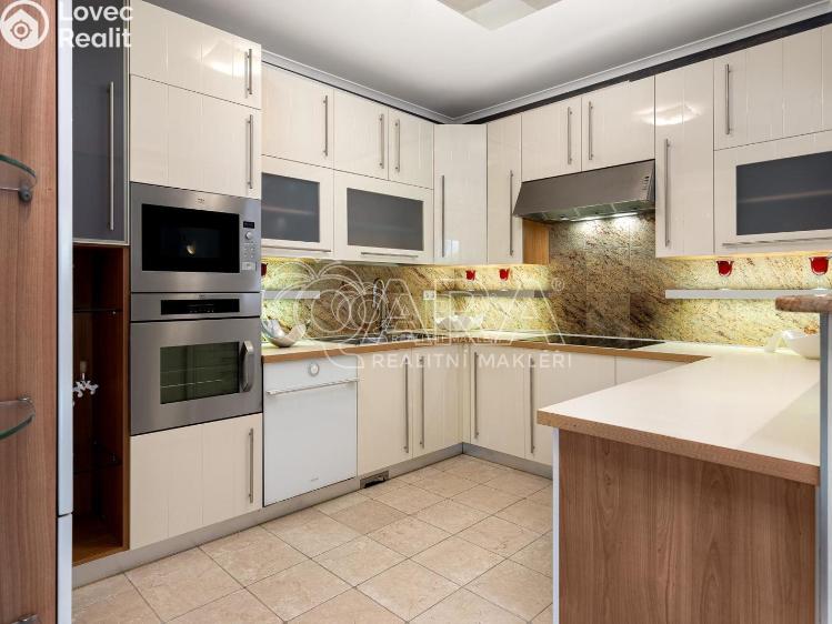 Продаж сімейного будинку Praha, V louce 780/12 č. 11