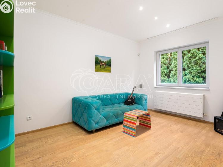 Продаж сімейного будинку Praha, V louce 780/12 č. 14