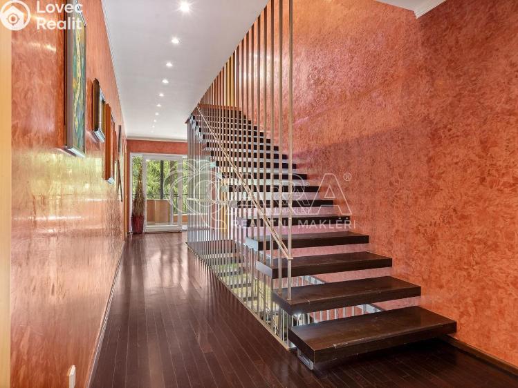 Продаж сімейного будинку Praha, V louce 780/12 č. 15