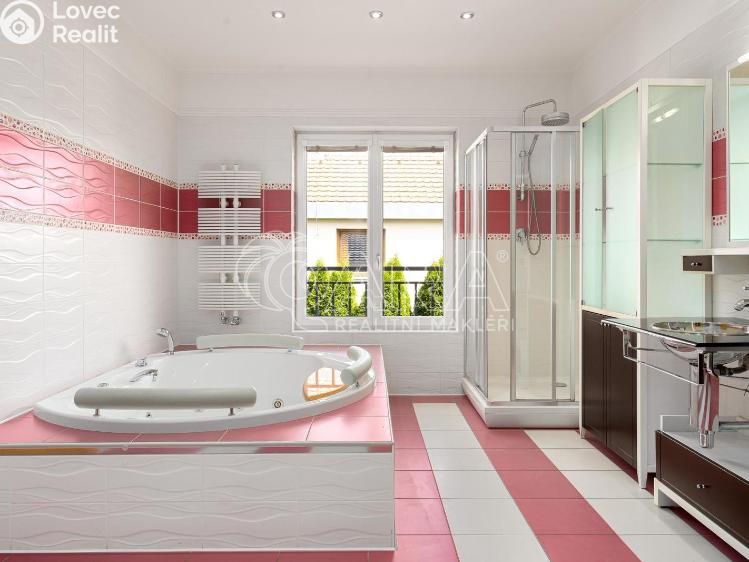 Продаж сімейного будинку Praha, V louce 780/12 č. 18