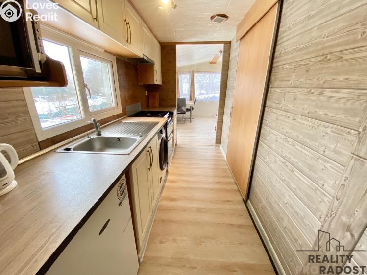 Sale hut Opatovec č. 9