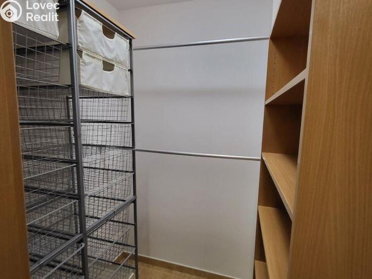 Pronájem bytu 1+KK Praha, Melodická č. 3