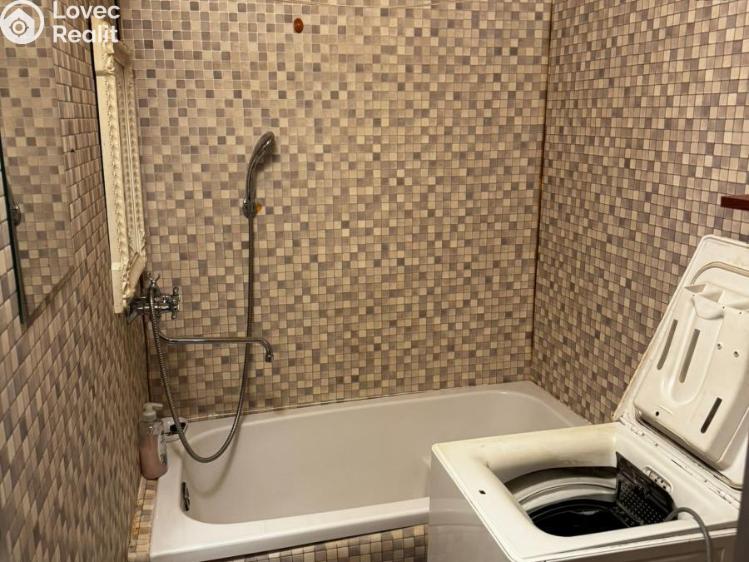 Pronájem bytu 1+1 Chomutov, Dřínovská č. 8