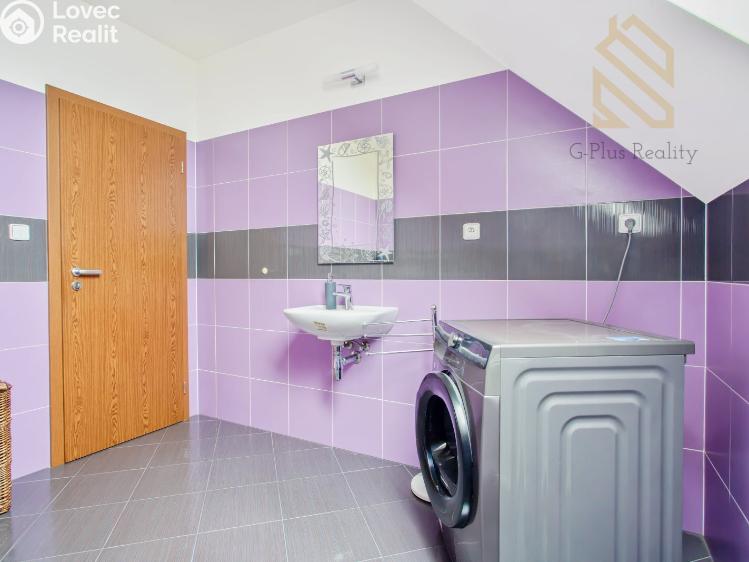 Продаж сімейного будинку Zlonín, Modřínová č. 42