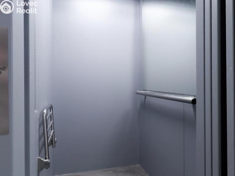 Pronájem bytu 1+KK Praha, Křížová č. 11