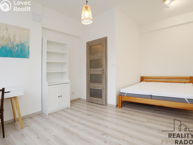 Аренда квартиры 2+KK Praha, Viklefova 1723/3 č. 4