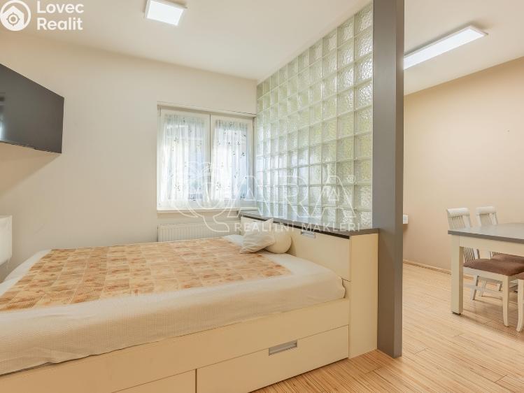 Pronájem bytu 2+KK Praha, Strančická 3339/37 č. 5