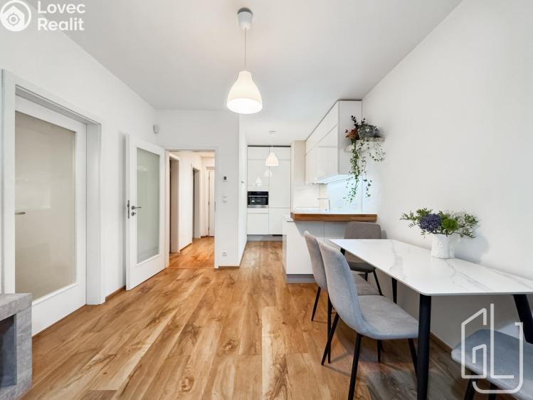 Sale apartment 2+KK Praha, Olšanská 2898/4g č. 17