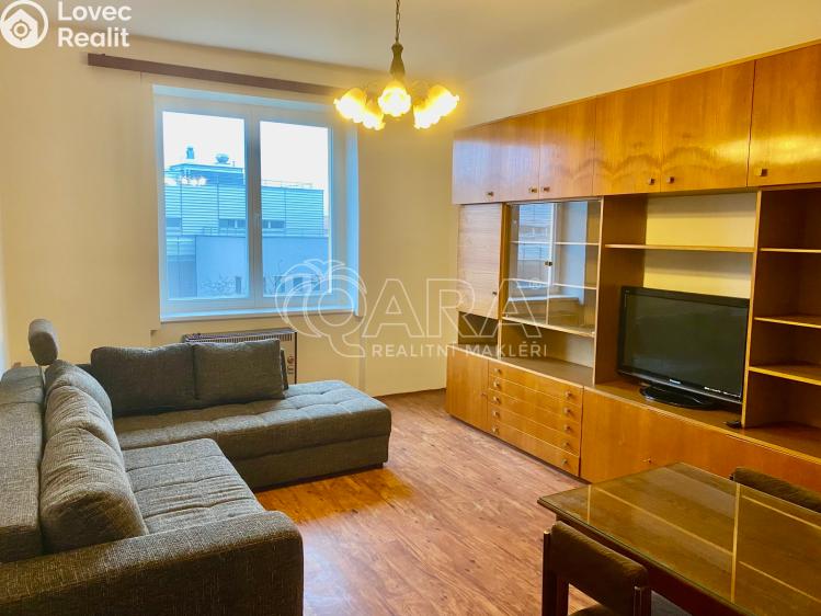 Pronájem bytu 1+1 Praha, Ruská 970/90 č. 4