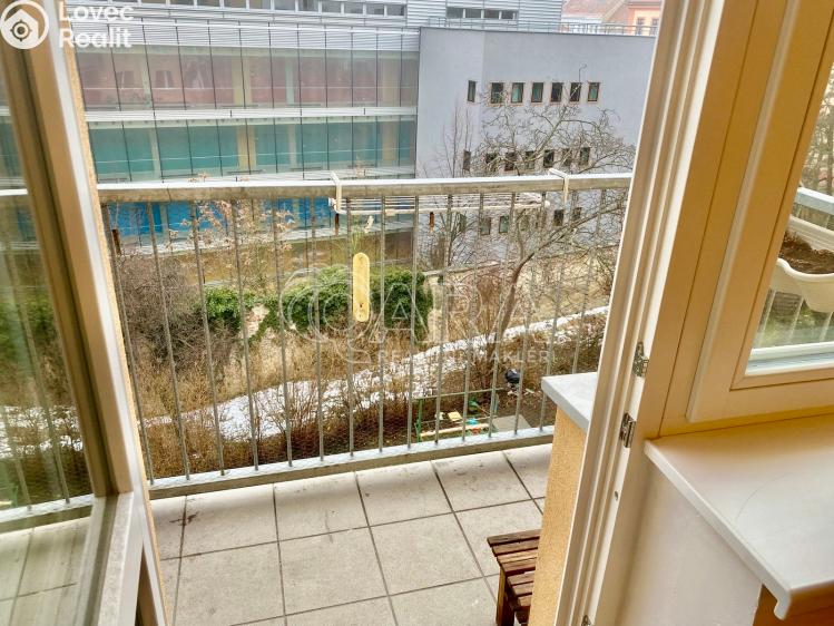 Pronájem bytu 1+1 Praha, Ruská 970/90 č. 10