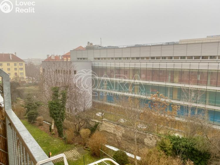 Pronájem bytu 1+1 Praha, Ruská 970/90 č. 12