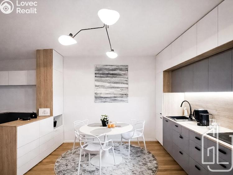 Pronájem bytu 1+KK Praha, V přístavu 1639/24 č. 4