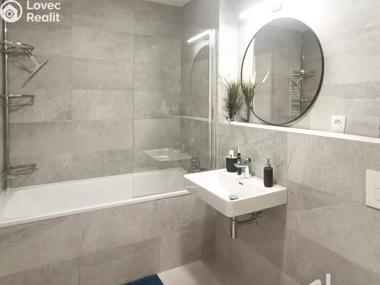 Pronájem bytu 1+KK Praha, V přístavu 1639/24 č. 9