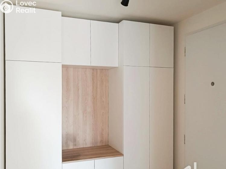 Pronájem bytu 1+KK Praha, V přístavu 1639/24 č. 10