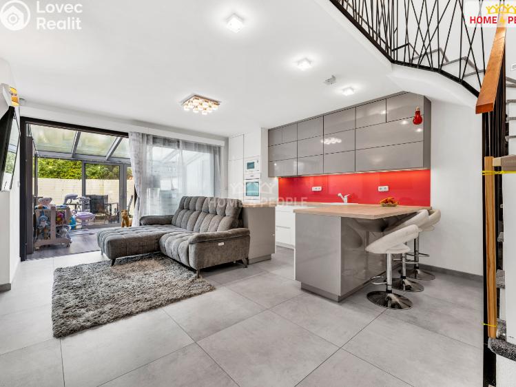 Продажа квартиры 4+KK Praha-Koloděje, Podzámecká č. 1