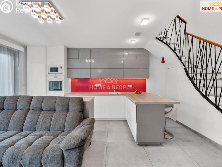 Продажа квартиры 4+KK Praha-Koloděje, Podzámecká č. 3