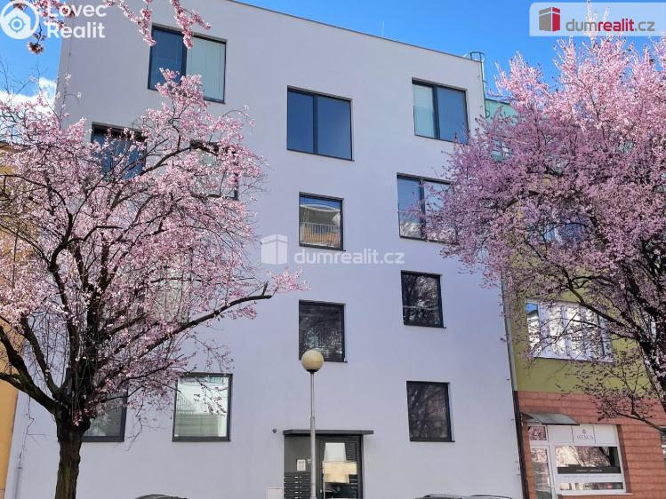 Pronájem bytu 1+KK Zlín, Sadová č. 13