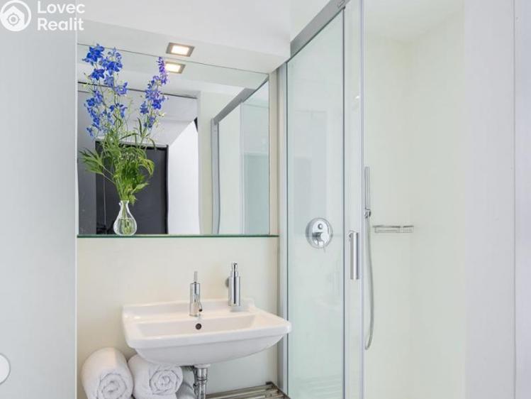 Pronájem bytu 1+KK Praha, Holečkova č. 2