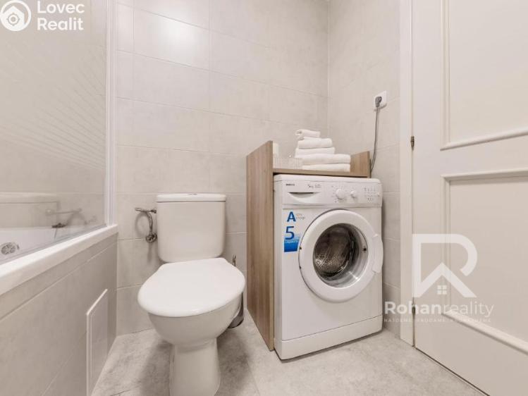 Pronájem bytu 1+KK Praha, Víta Nejedlého č. 10