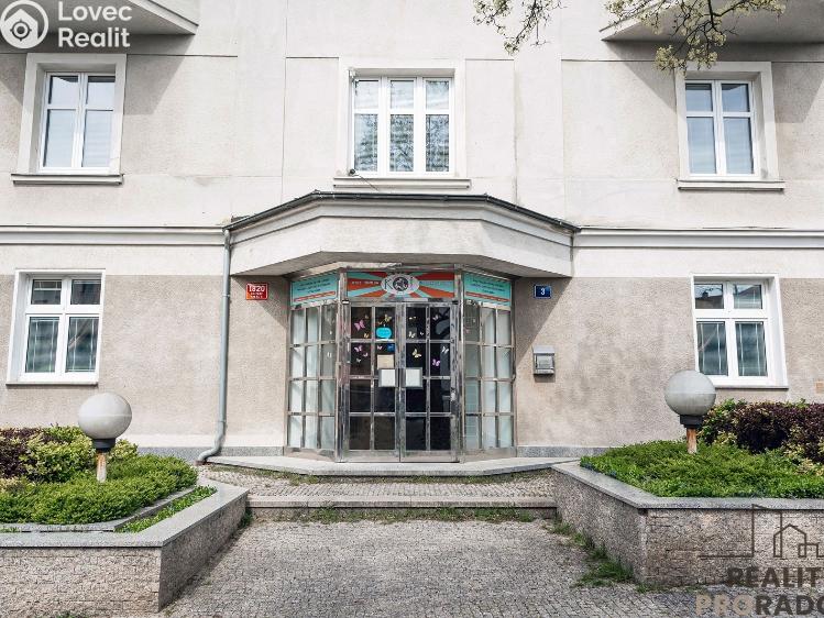 Rent commercial space Praha, U Okrouhlíku 1820/3 č. 13