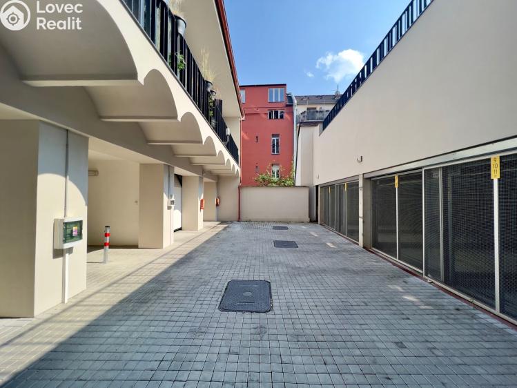 Pronájem garážového stání Praha 5, Smíchov, Holečkova 405/53 č. 1