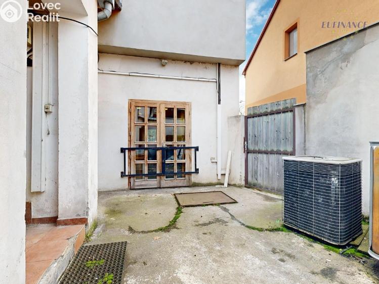 Prodej obchodního prostoru Kralupy nad Vltavou, Lidové nám. 90 č. 32