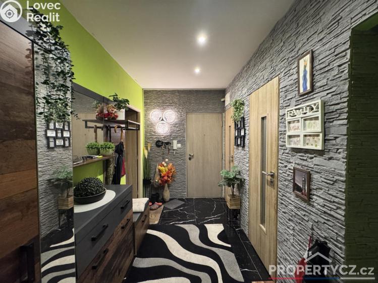 Sale apartment 3+1 Praha, Topolová 2572/11 č. 28