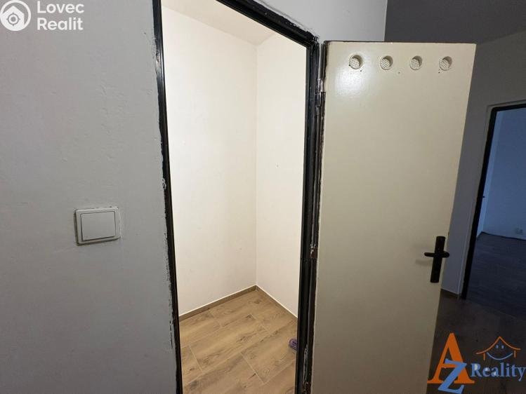 Pronájem bytu 2+1 Chomutov, Dřínovská č. 8