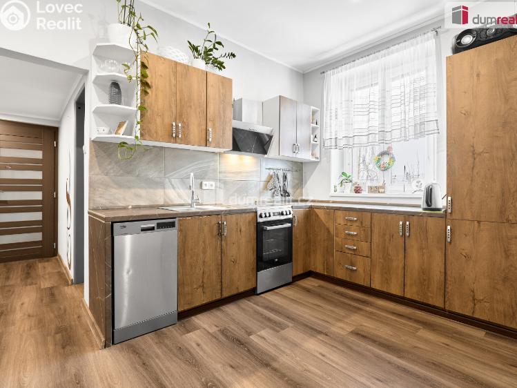 Prodej bytu 3+1 Karlovy Vary, Holečkova č. 9