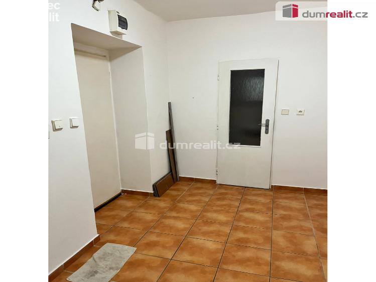 Pronájem bytu 2+1 Cheb, Hálkova č. 6